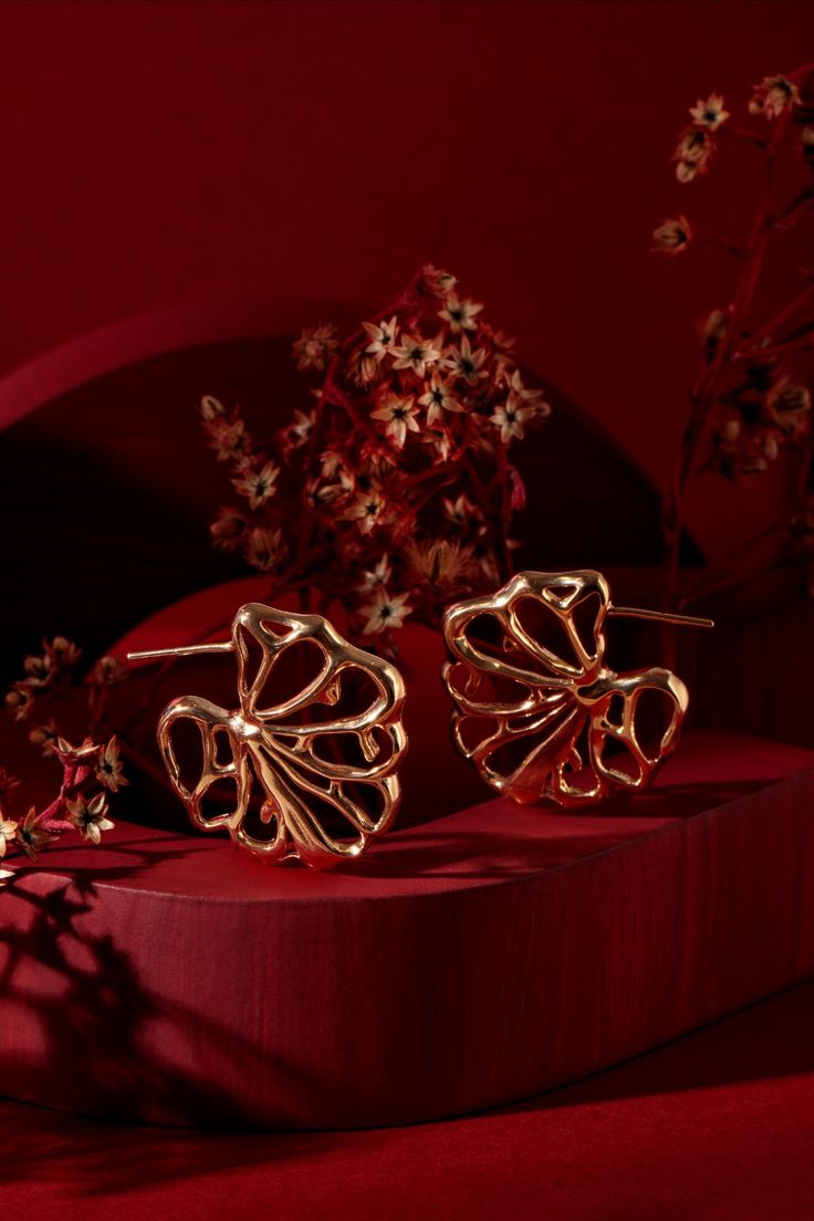 Delicate gold bracelet on a wrist