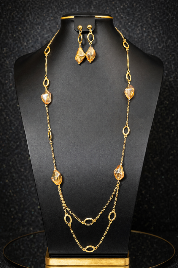 Elegant-gold-necklace-and-earrings-set