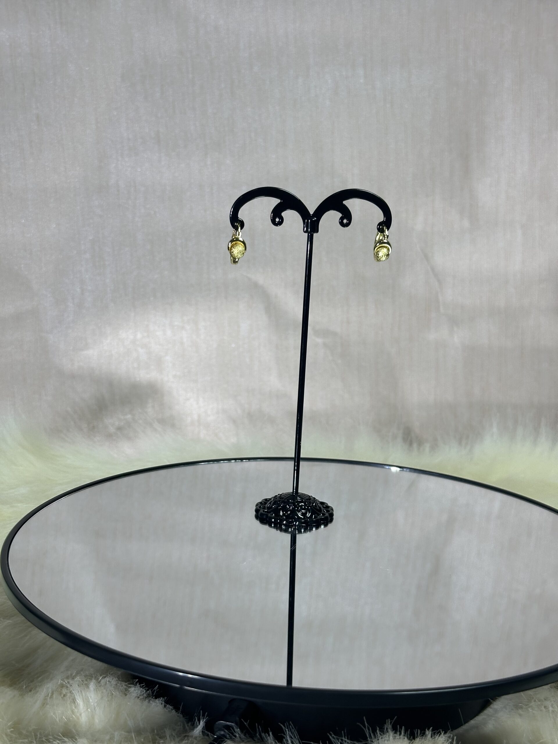 Oval dot earrings