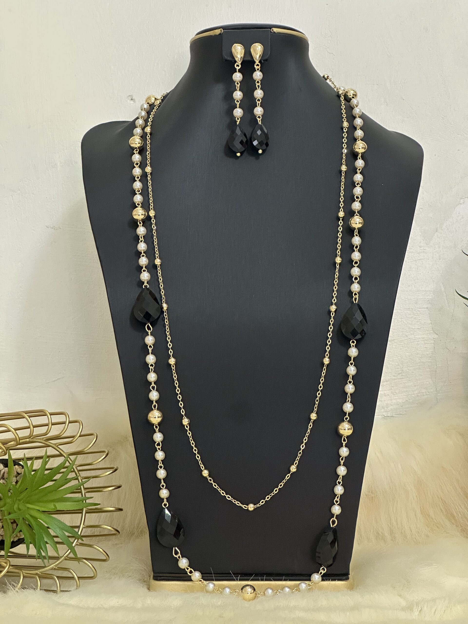 Cove beaded set