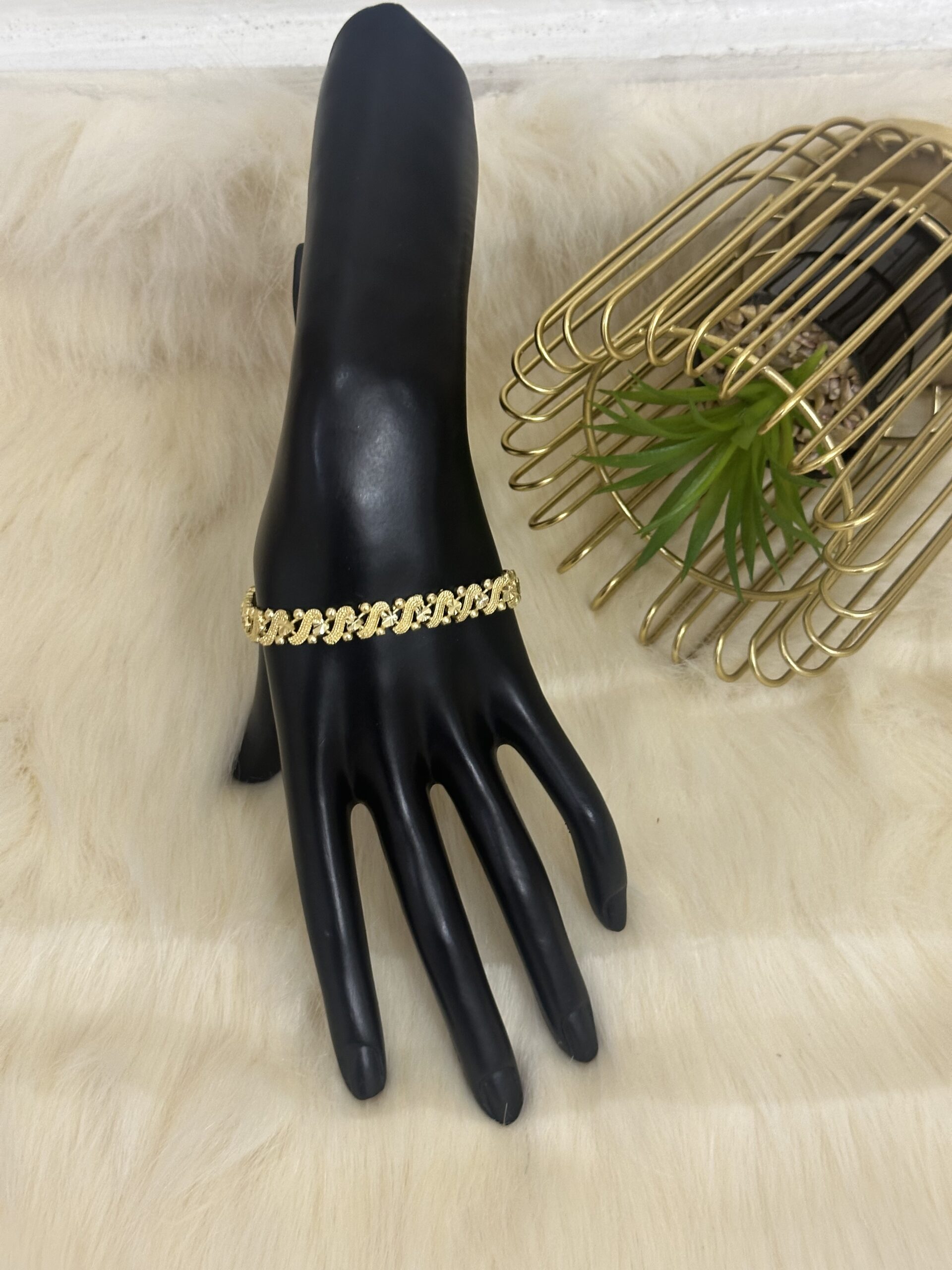 Zlata bracelet